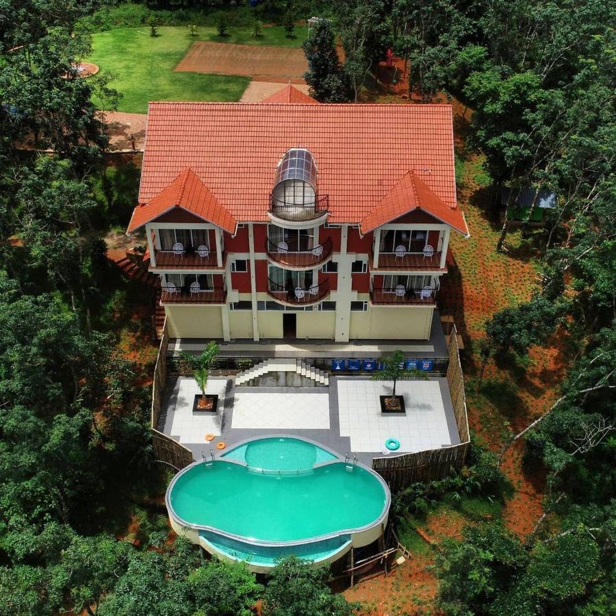 Serene Crest Resort Манантавади Екстериор снимка