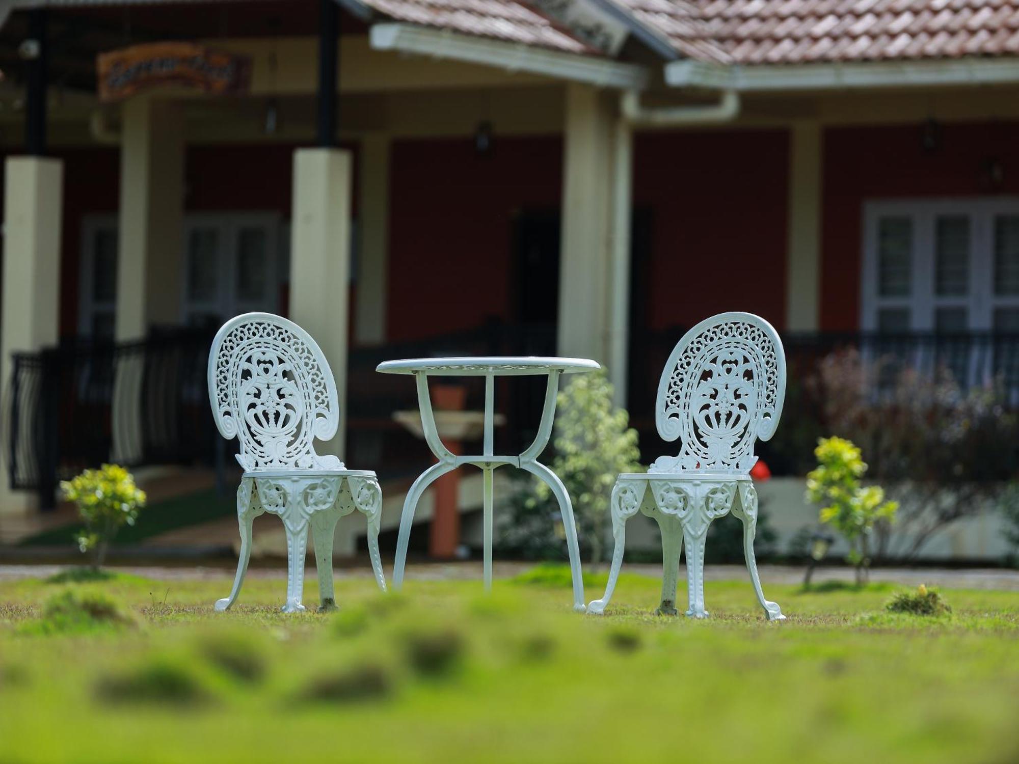 Serene Crest Resort Манантавади Екстериор снимка
