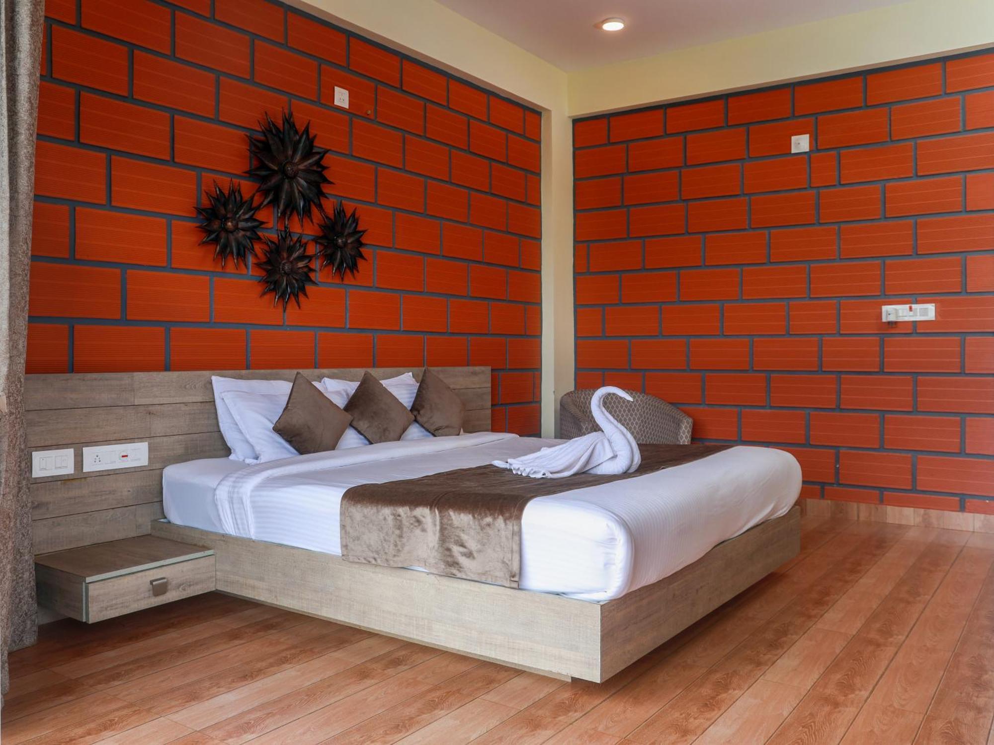 Serene Crest Resort Манантавади Екстериор снимка