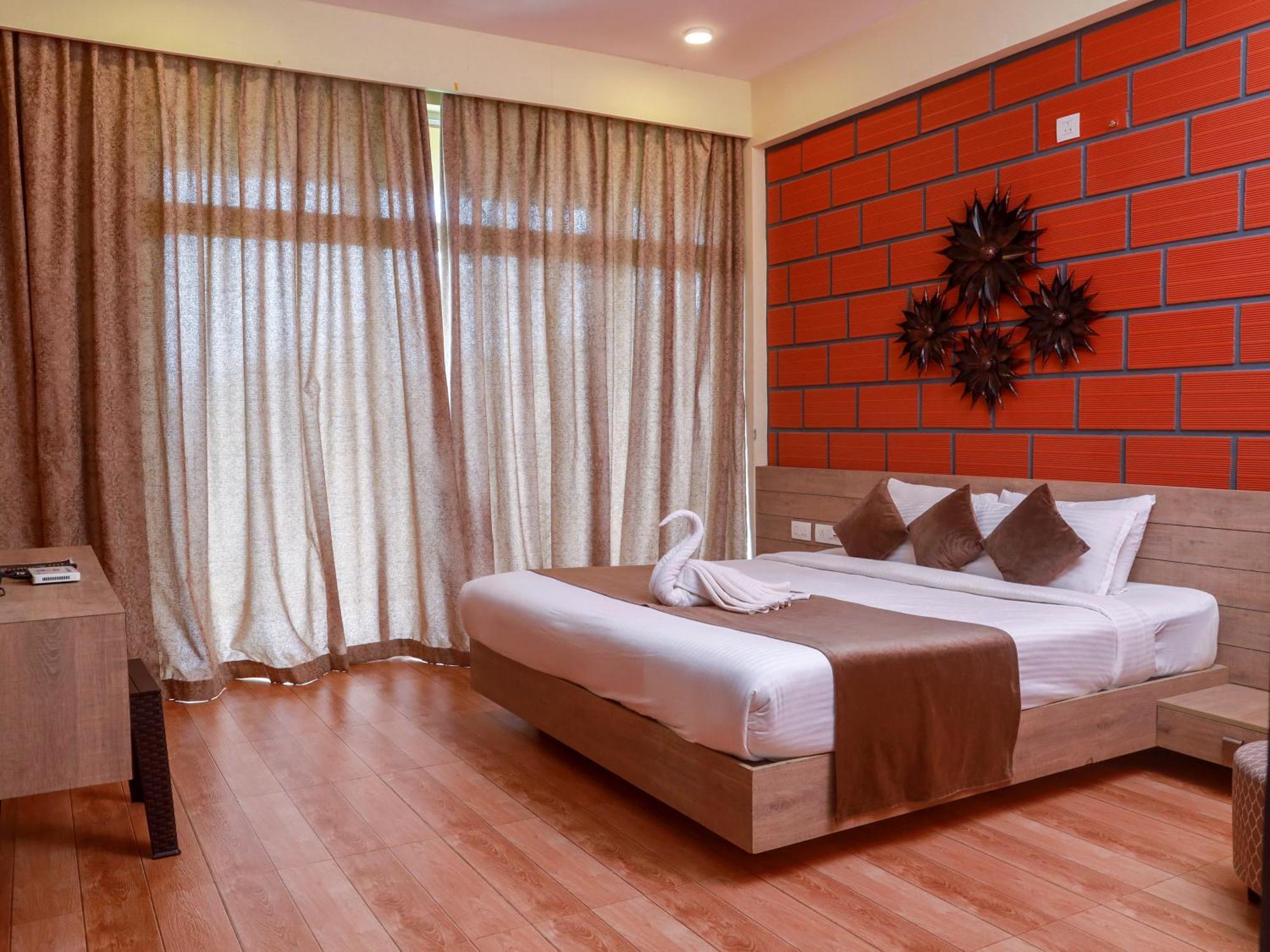 Serene Crest Resort Манантавади Екстериор снимка